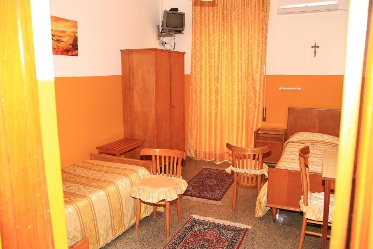 Hotel San Vincenzo Soverato Marina Bagian luar foto