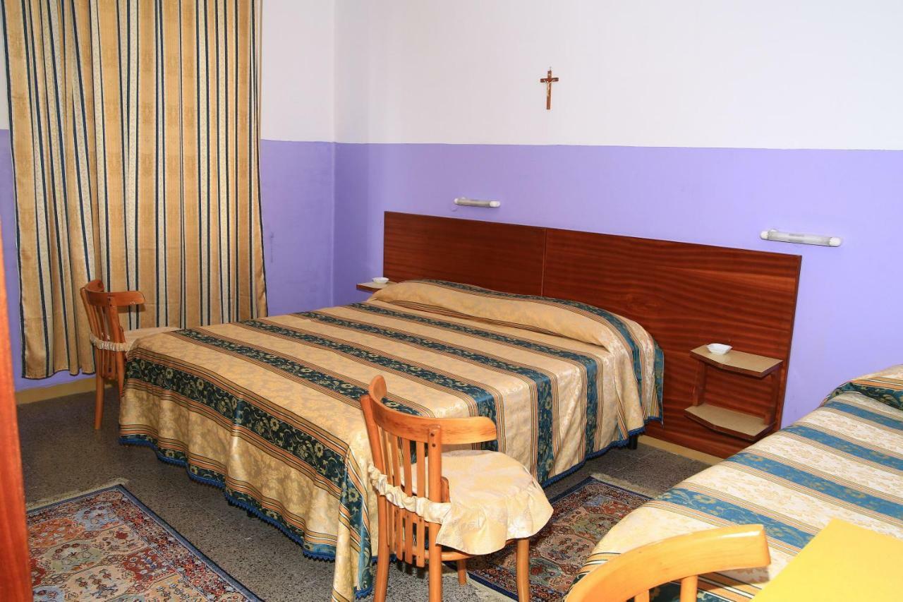 Hotel San Vincenzo Soverato Marina Bagian luar foto