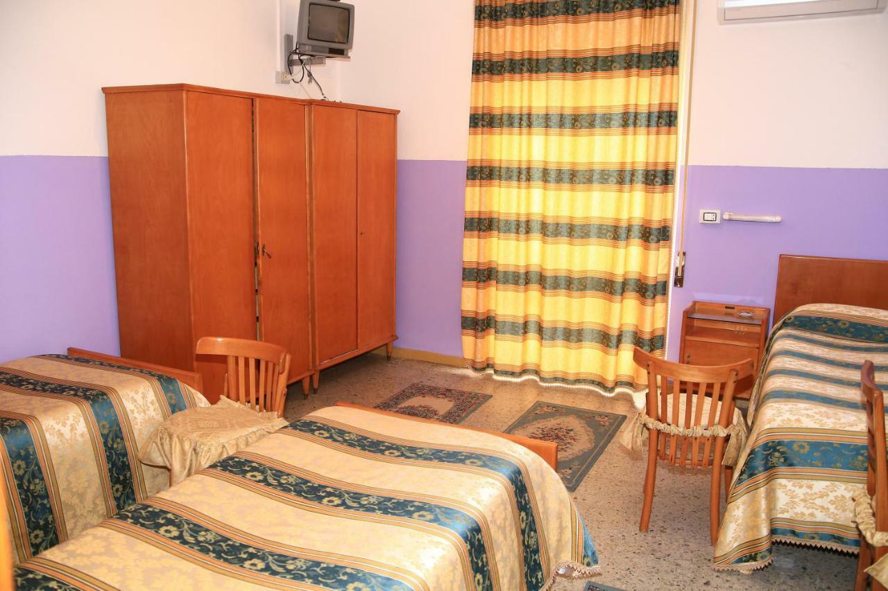 Hotel San Vincenzo Soverato Marina Bagian luar foto